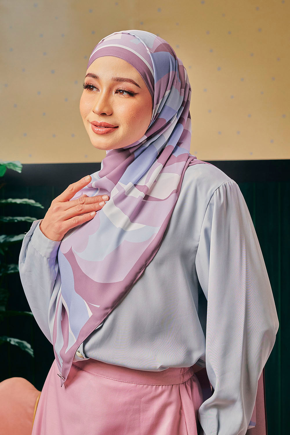 Durra Dalilah Long Shawl in Enigmatic Rosewood