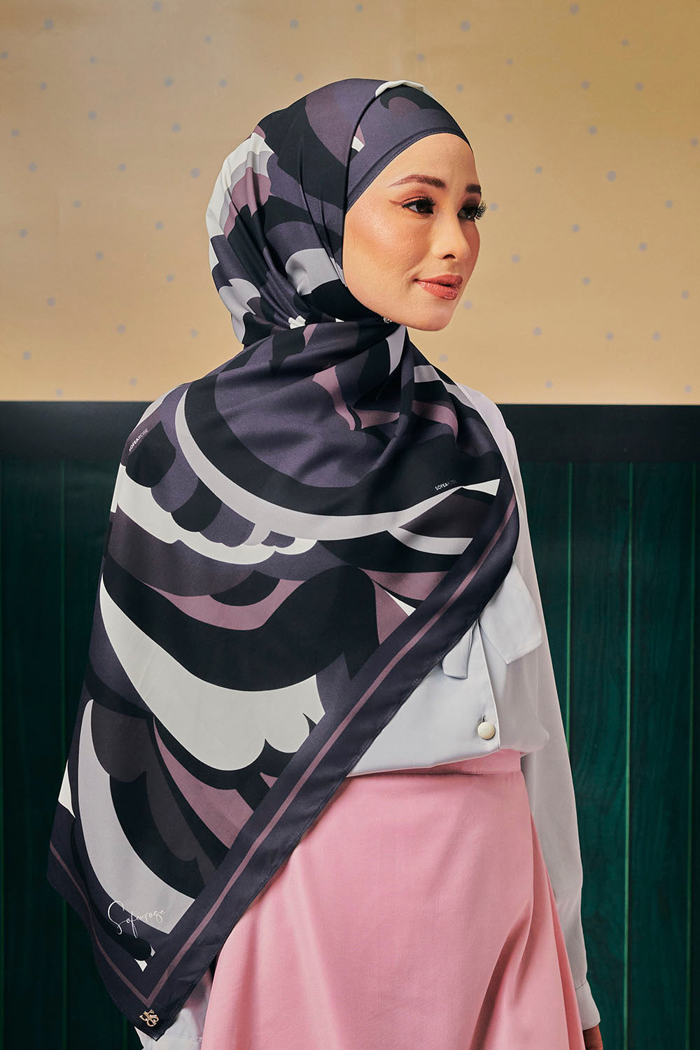Durra Dalilah Long Shawl in Dusky Berry