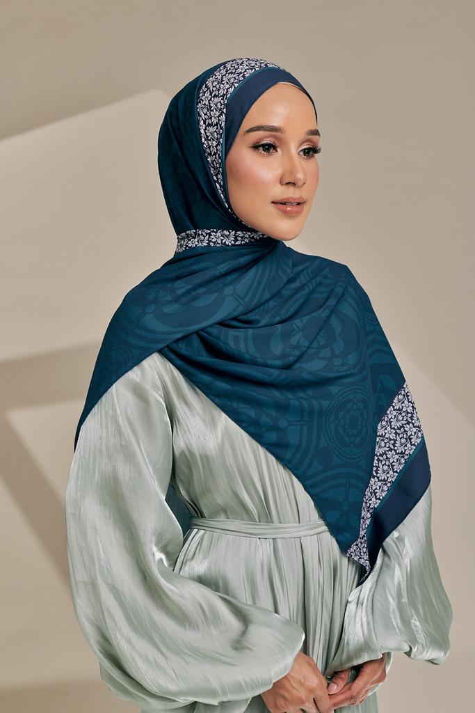 Durra Leanna Shawl in 05 Iconic Imperial