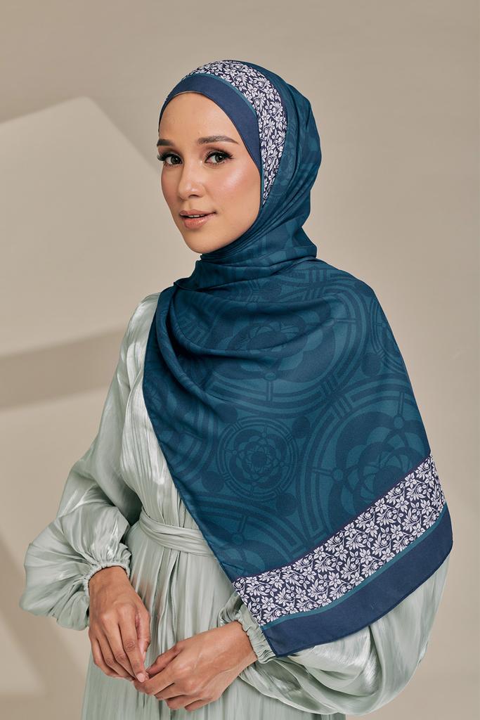 Durra Leanna Shawl in 05 Iconic Imperial