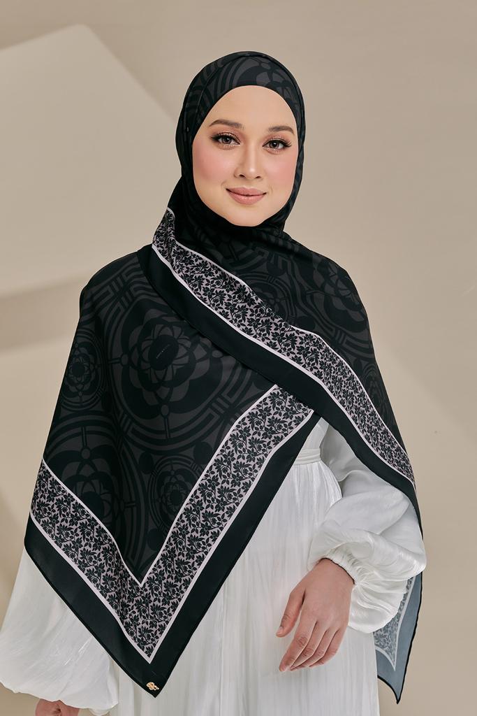 Durra Leanna Shawl in 06 Sensational Sable