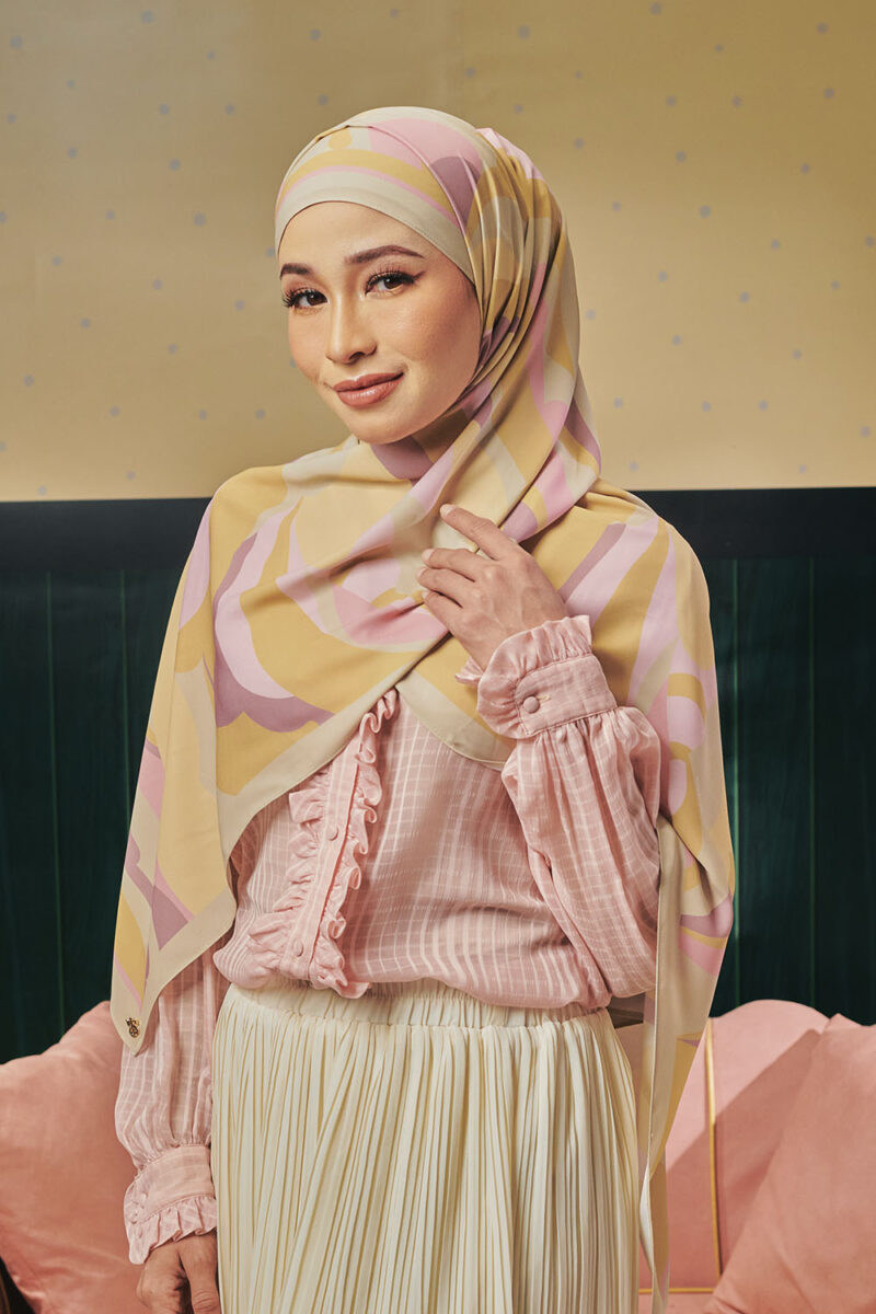 Durra Dalilah Long Shawl in Retro Flavours