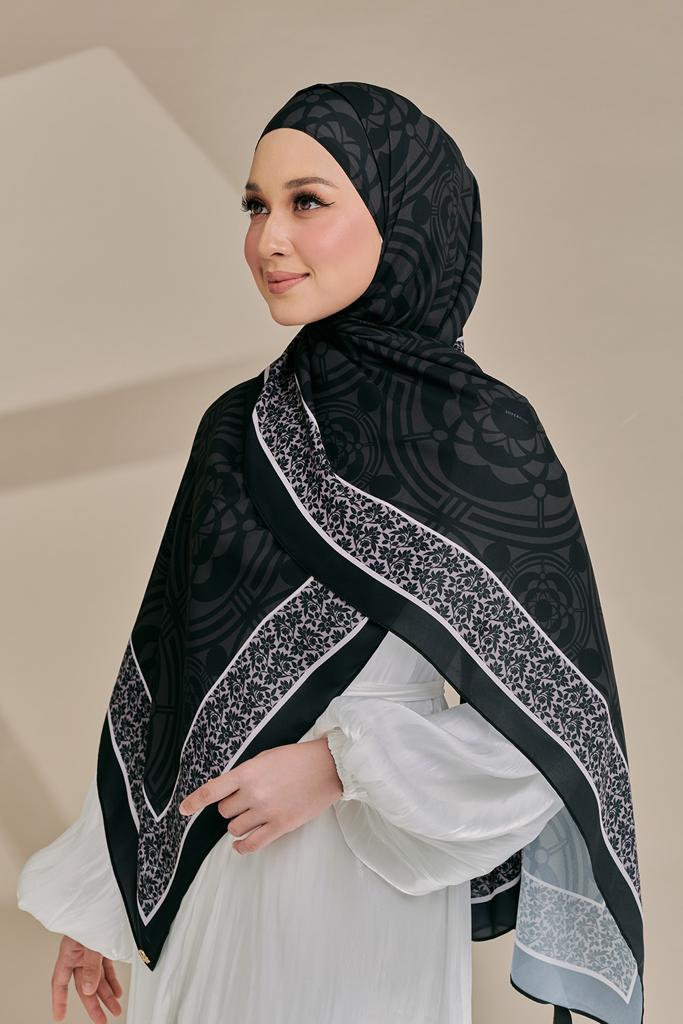 Durra Leanna Shawl in 06 Sensational Sable