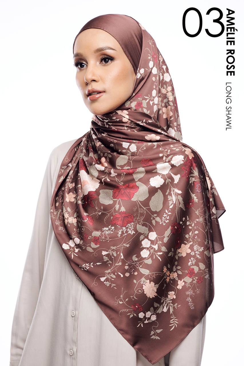 Amélie Rose in Alma (Shawl)