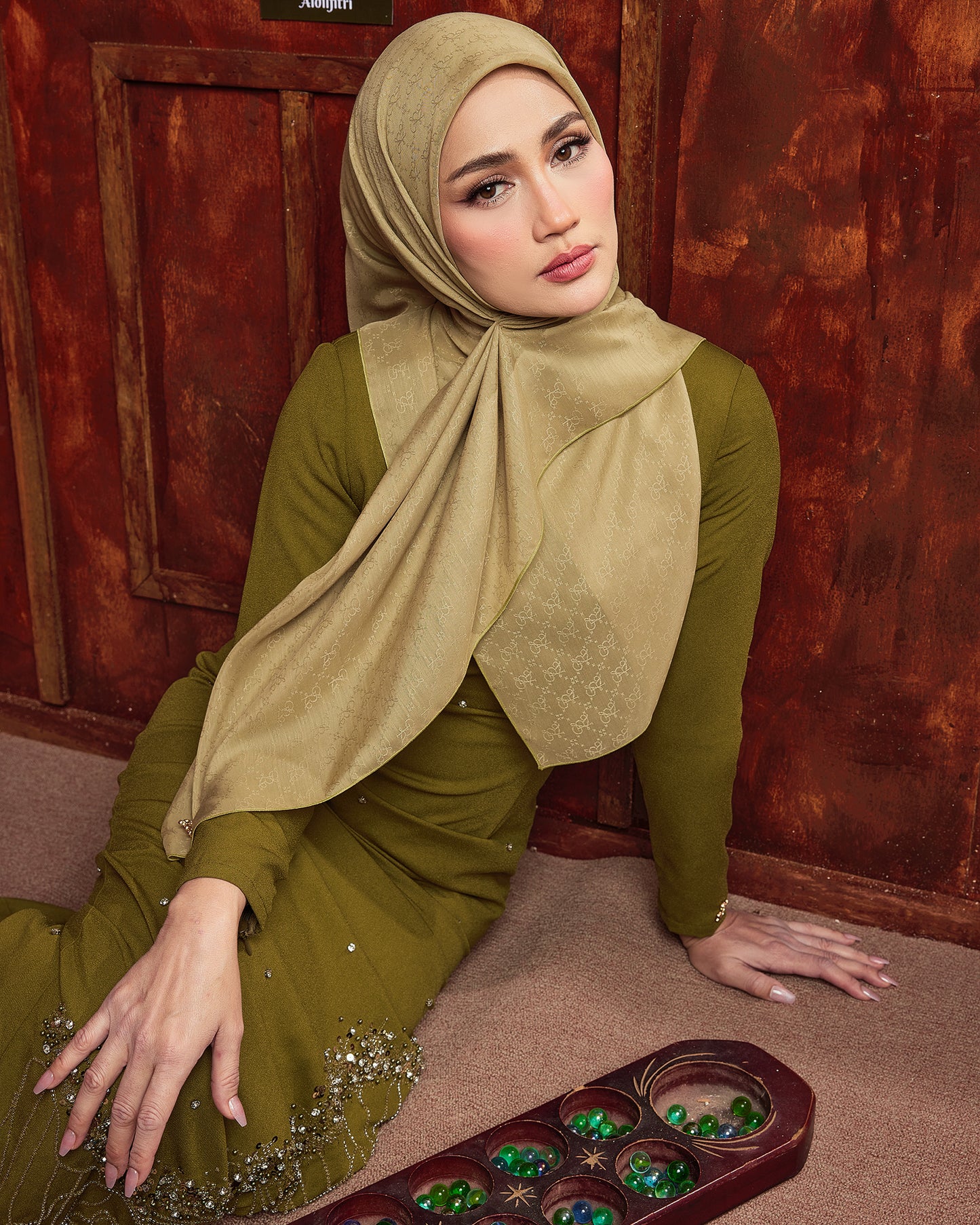 Raya Delight in Antique Gold