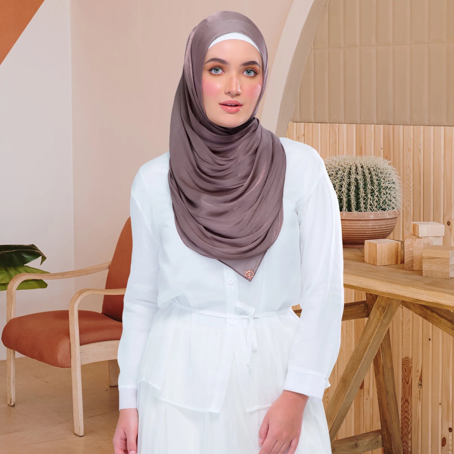 ‘NEW’ Raia Shawl | Ironless Shimmer in Mocha Taupe