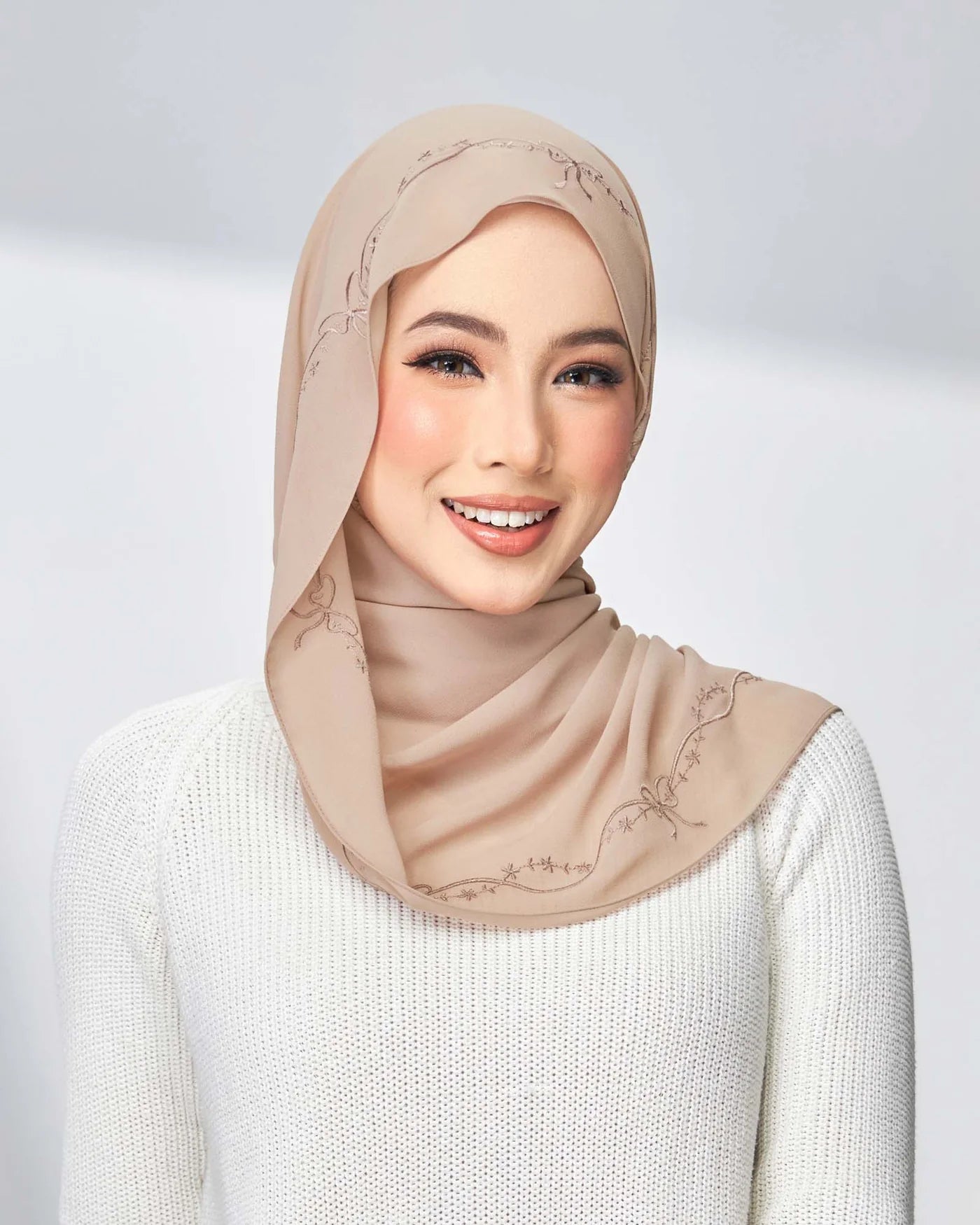 Elysian in Raf Coffee (Shawl)