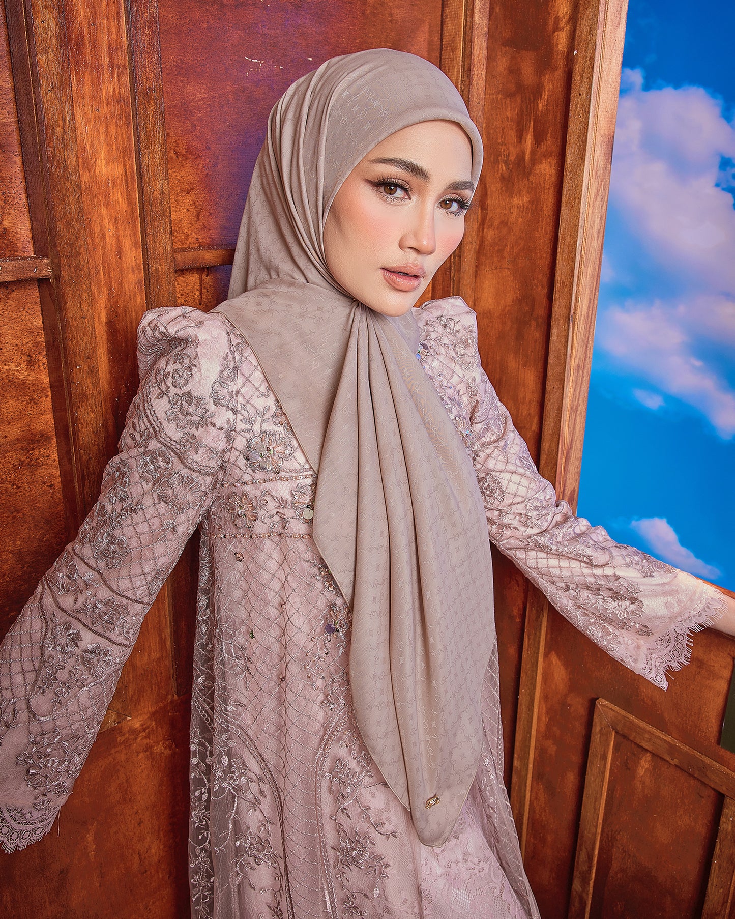 Raya Delight in Nude