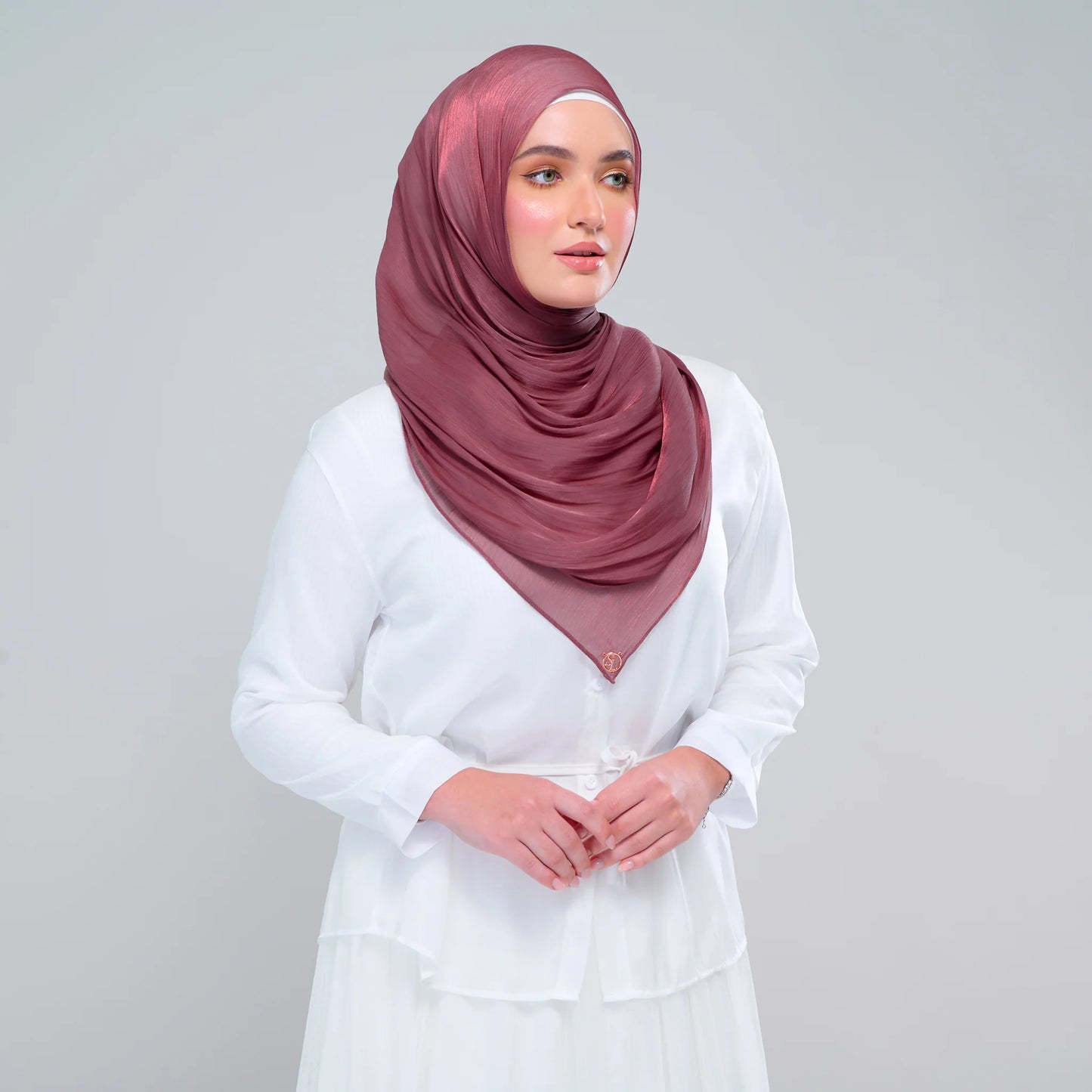 ‘NEW’ Raia Shawl | Ironless Shimmer in Wineberry