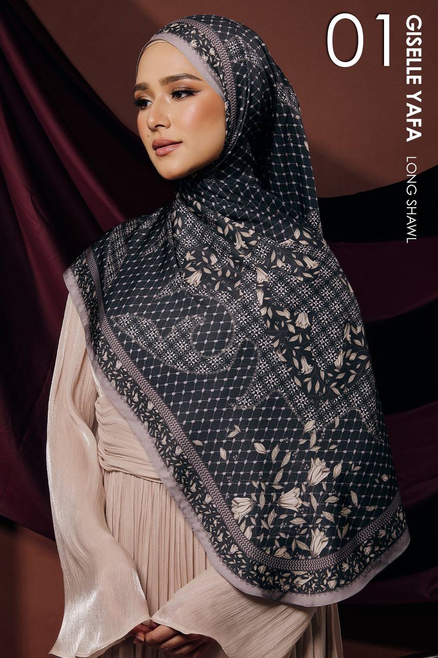 Giselle Yafa in Black (Shawl)