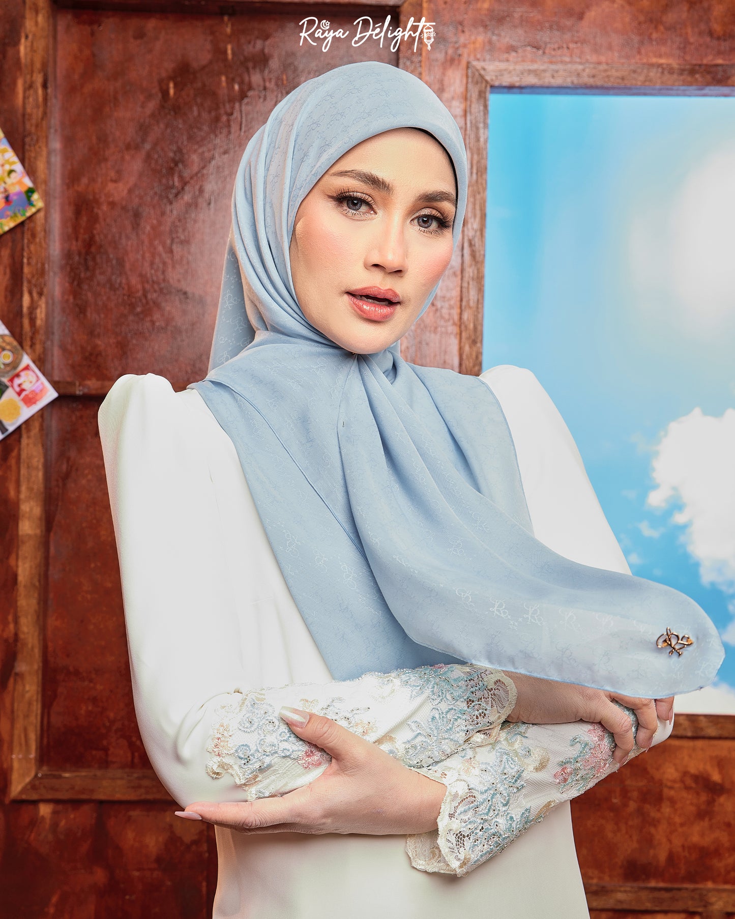 Raya Delight in Tiffany Blue