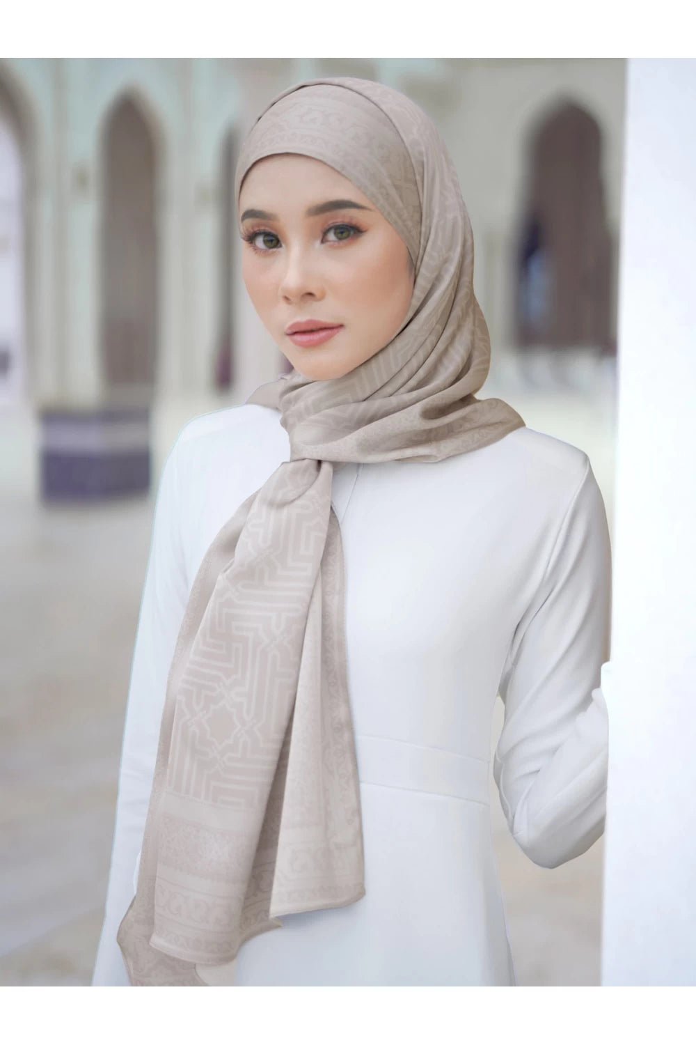 Alhambra in Beige
