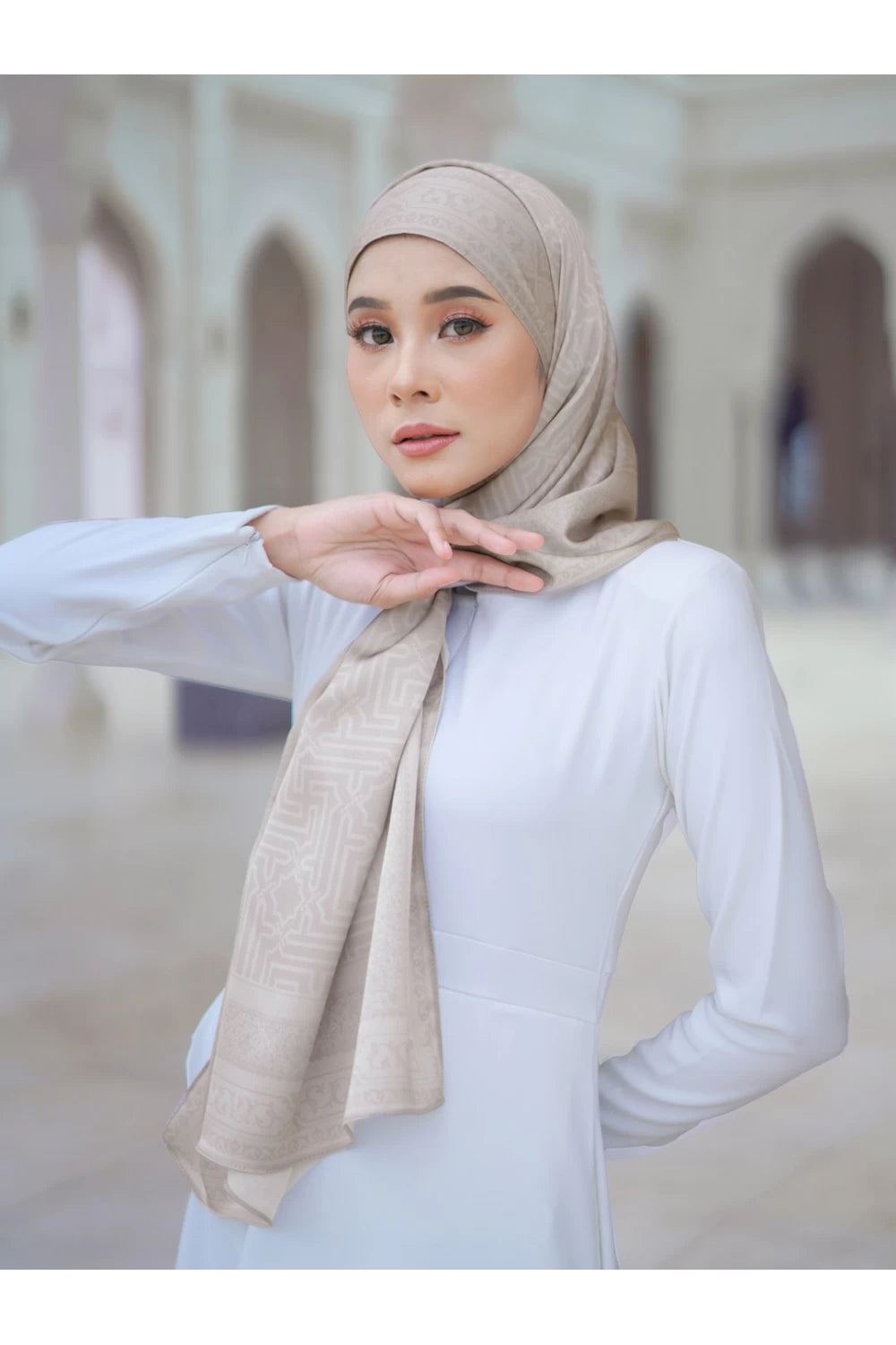 Alhambra in Beige