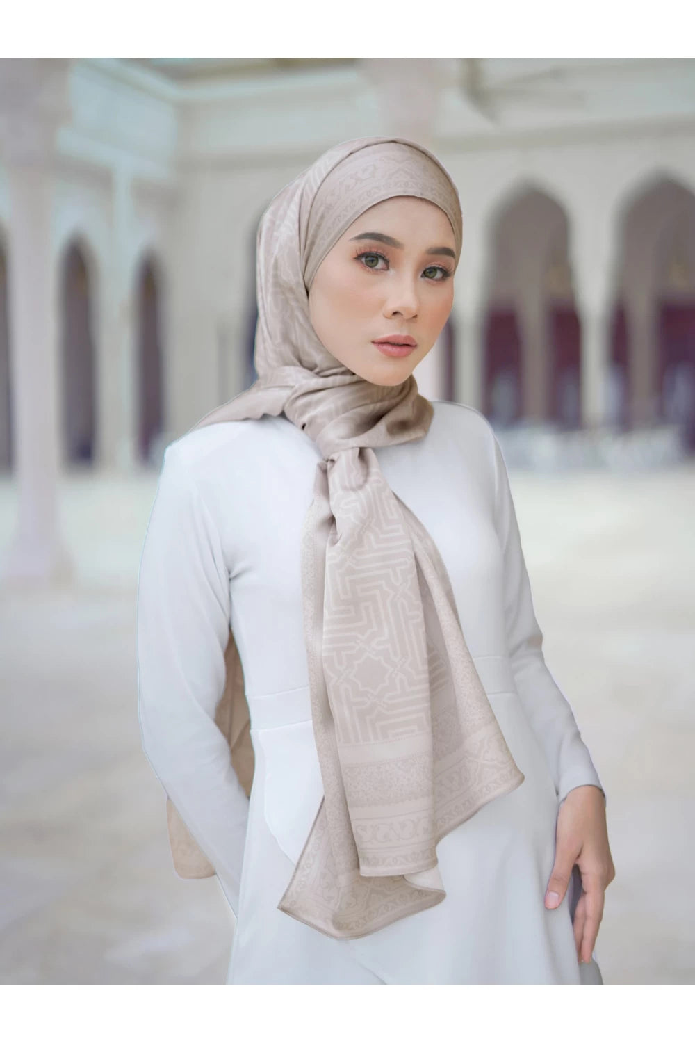 Alhambra in Beige
