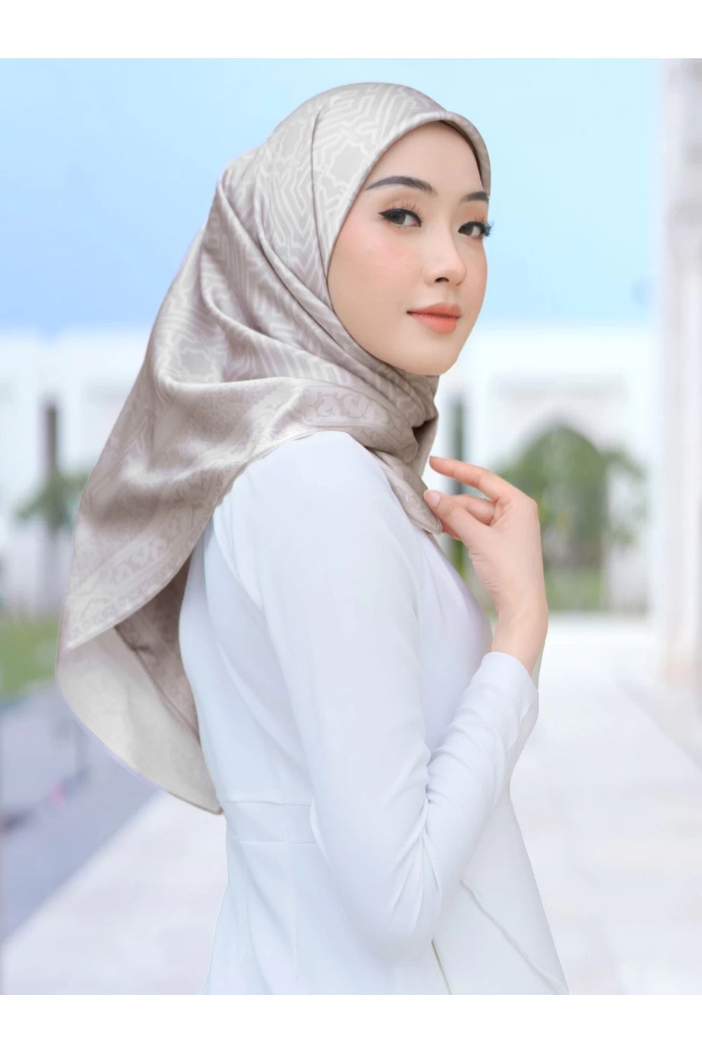 Alhambra Square in Beige