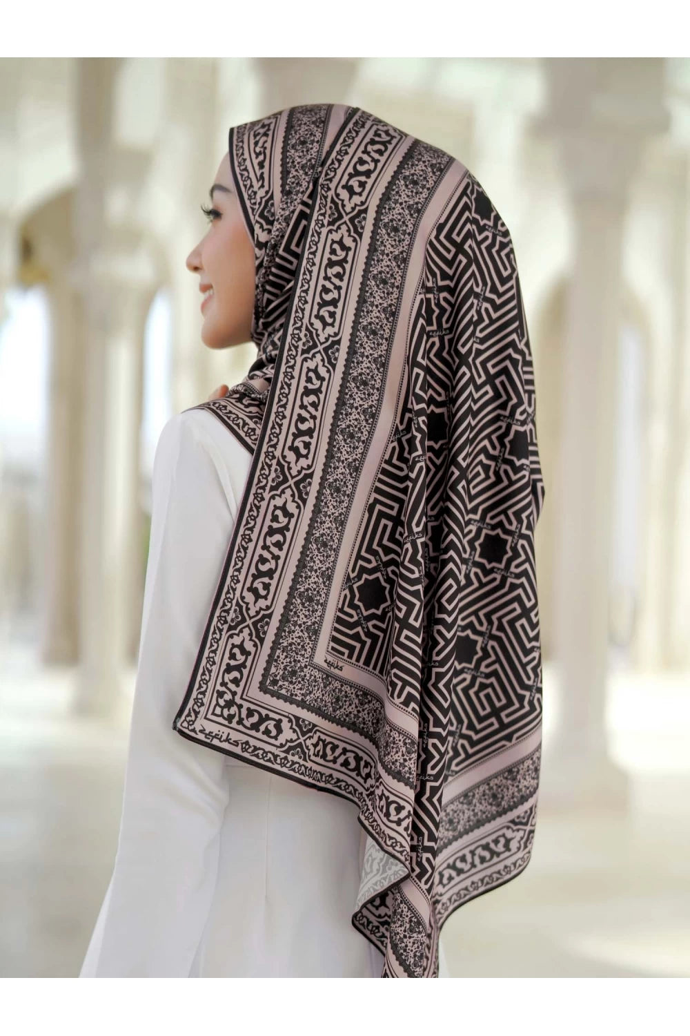 Alhambra in Black