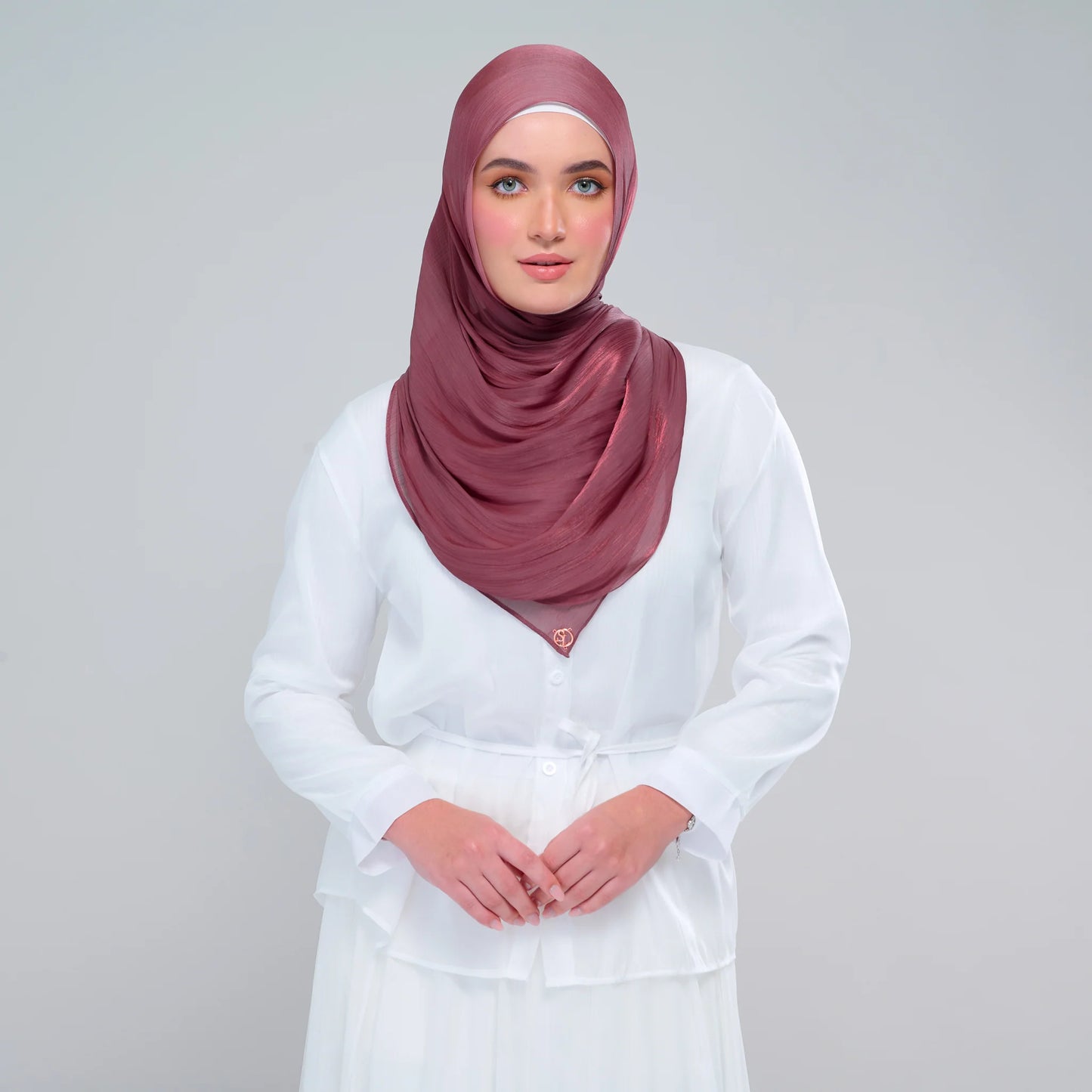 ‘NEW’ Raia Shawl | Ironless Shimmer in Wineberry