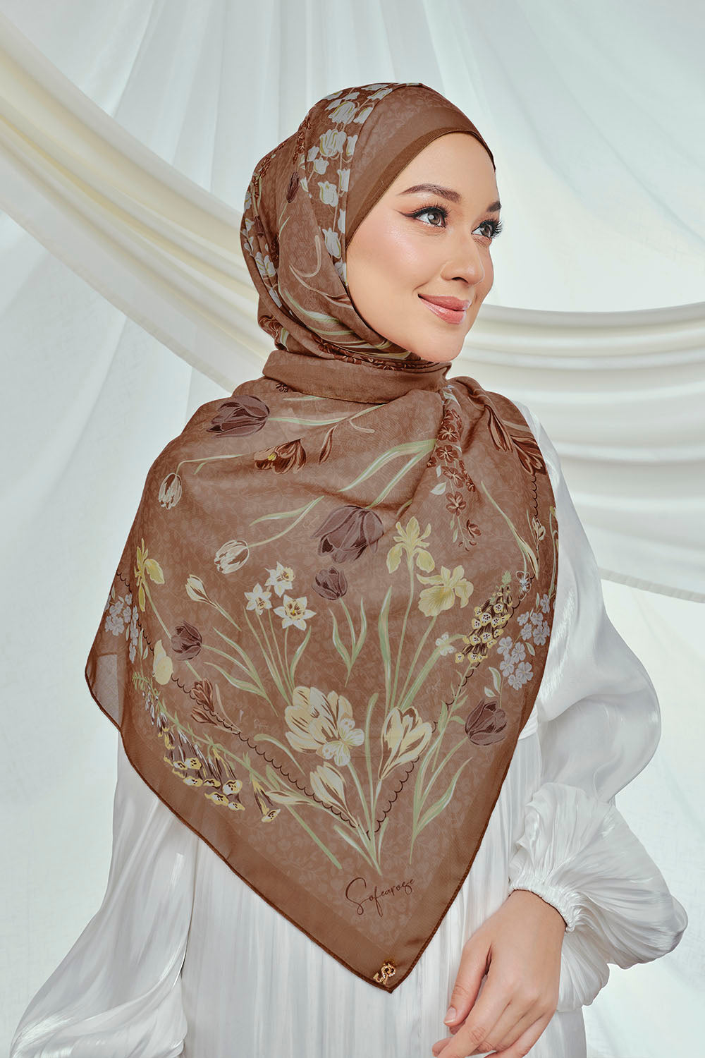 Nessa Alora in Busy Lizzie