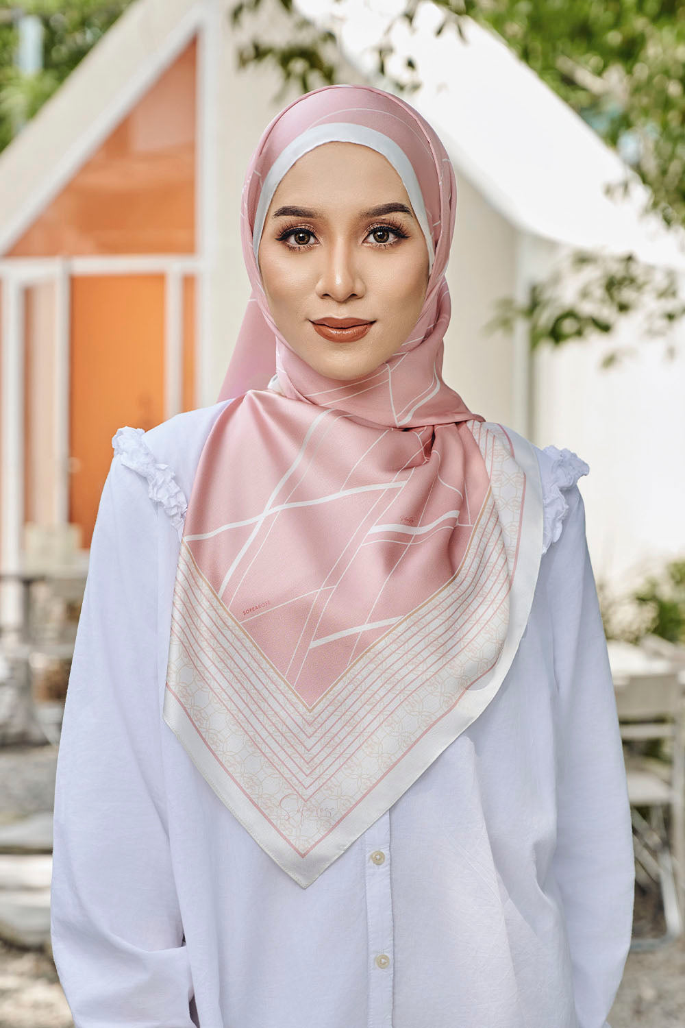 Laneeya Auryn in Dramatic Daisy