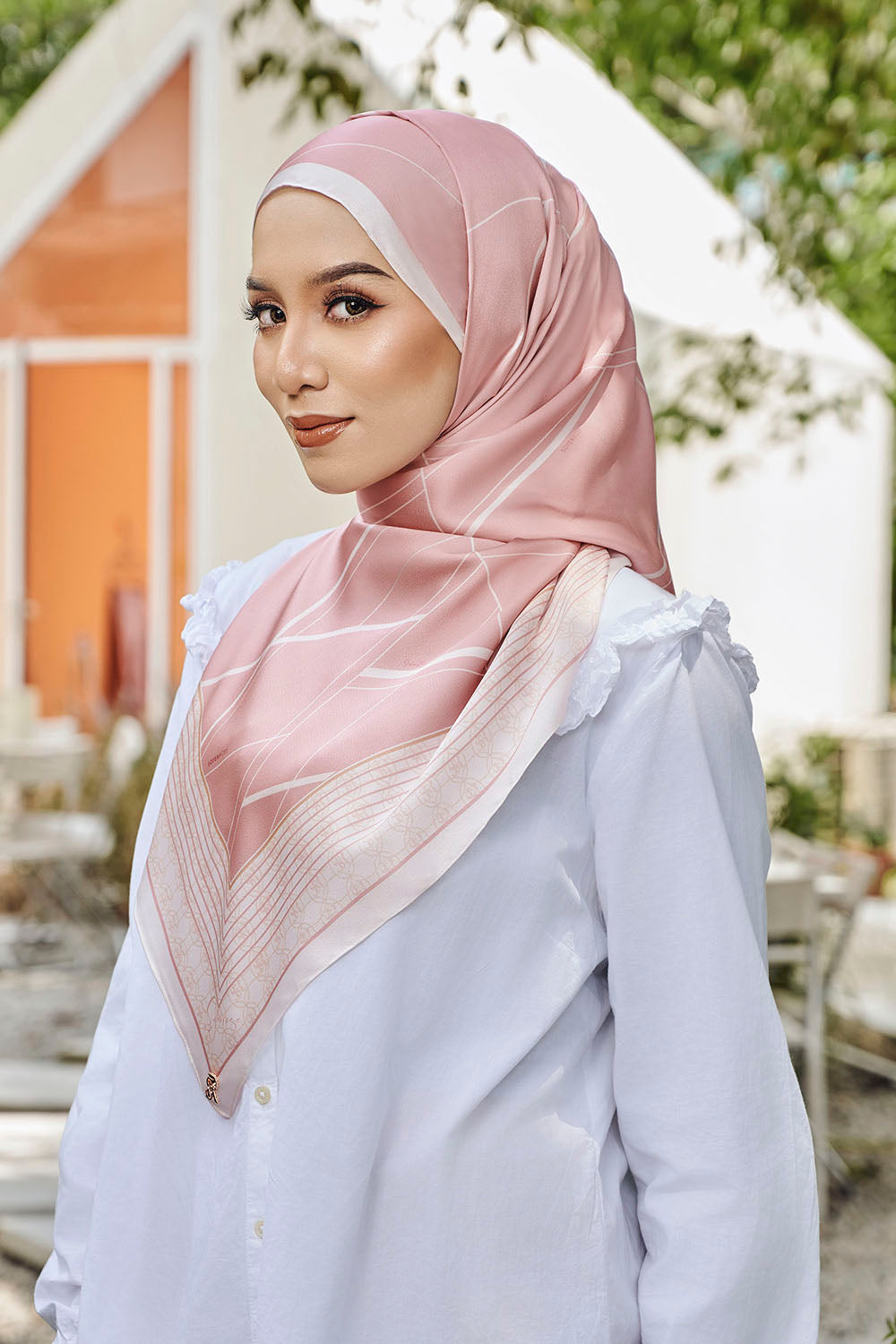 Laneeya Auryn in Dramatic Daisy