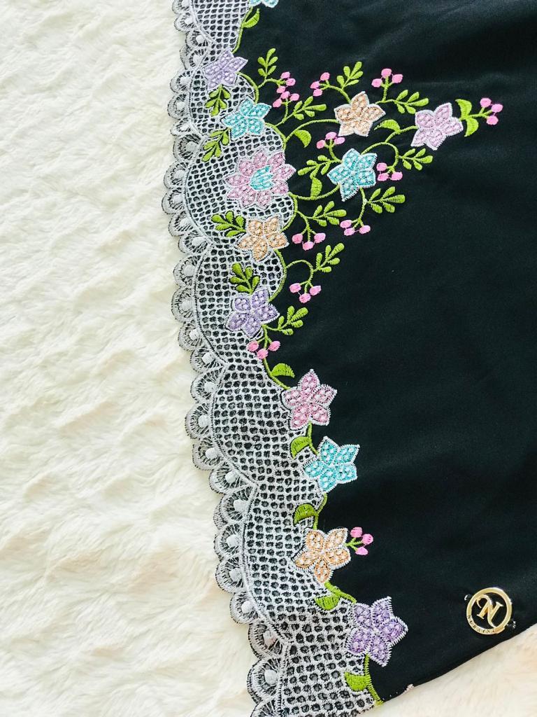 Telekung Royal in Black (Sulam)