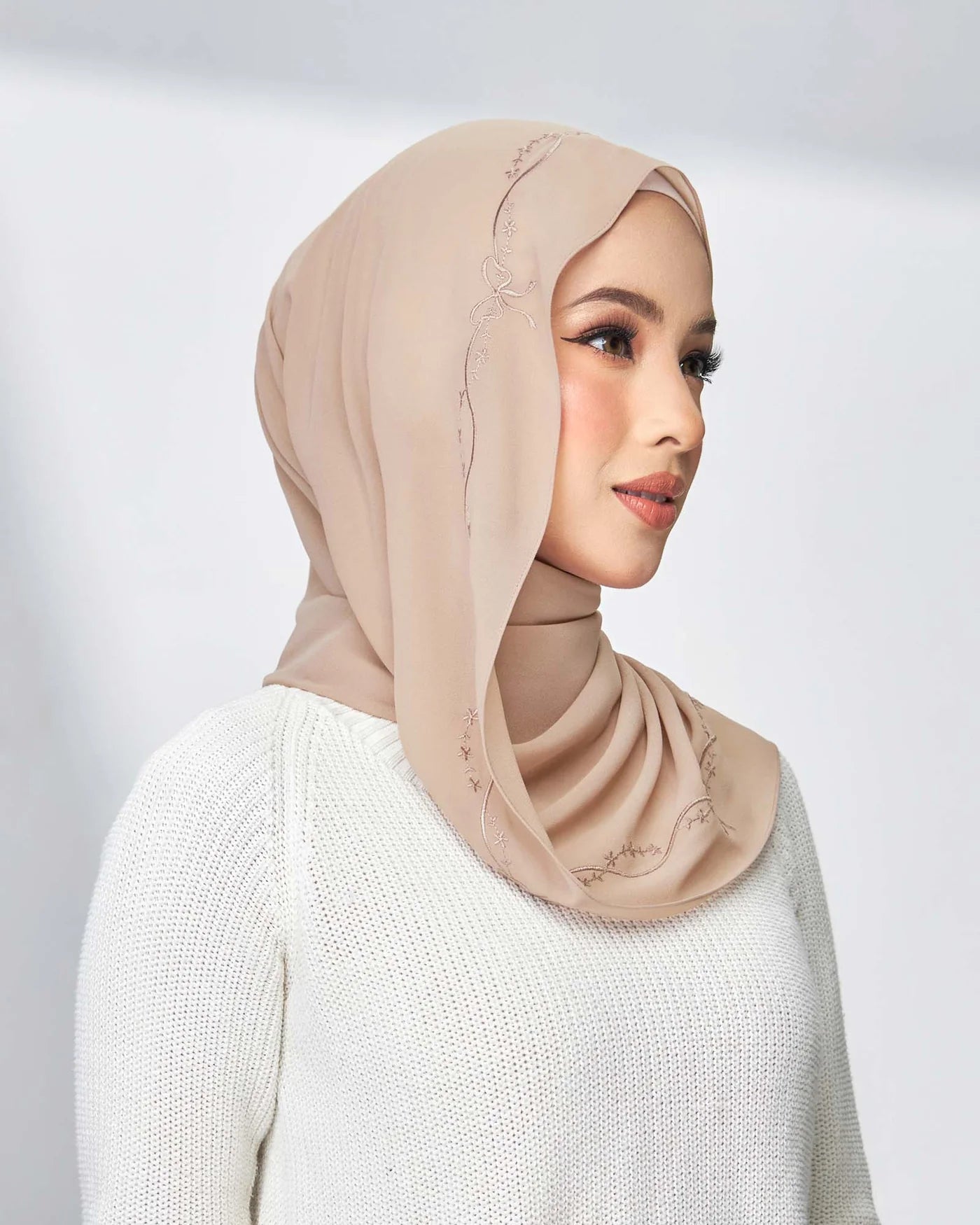 Elysian in Raf Coffee (Shawl)