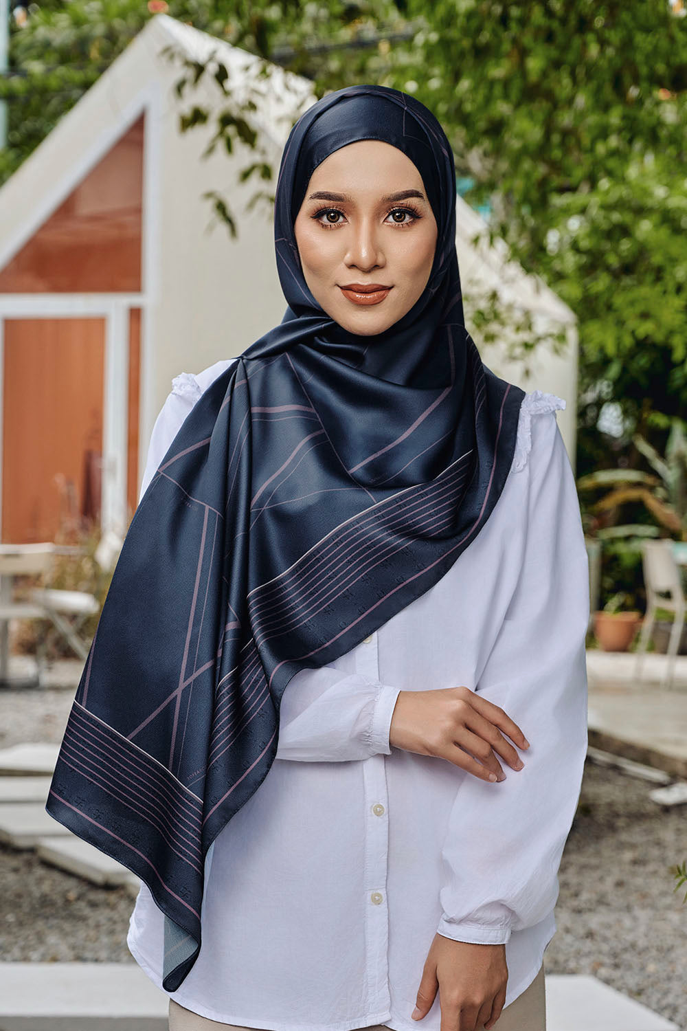 Laneeya Auryn in Eccentric Edith