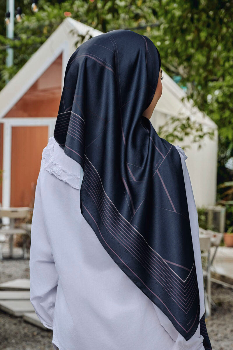 Laneeya Auryn in Eccentric Edith