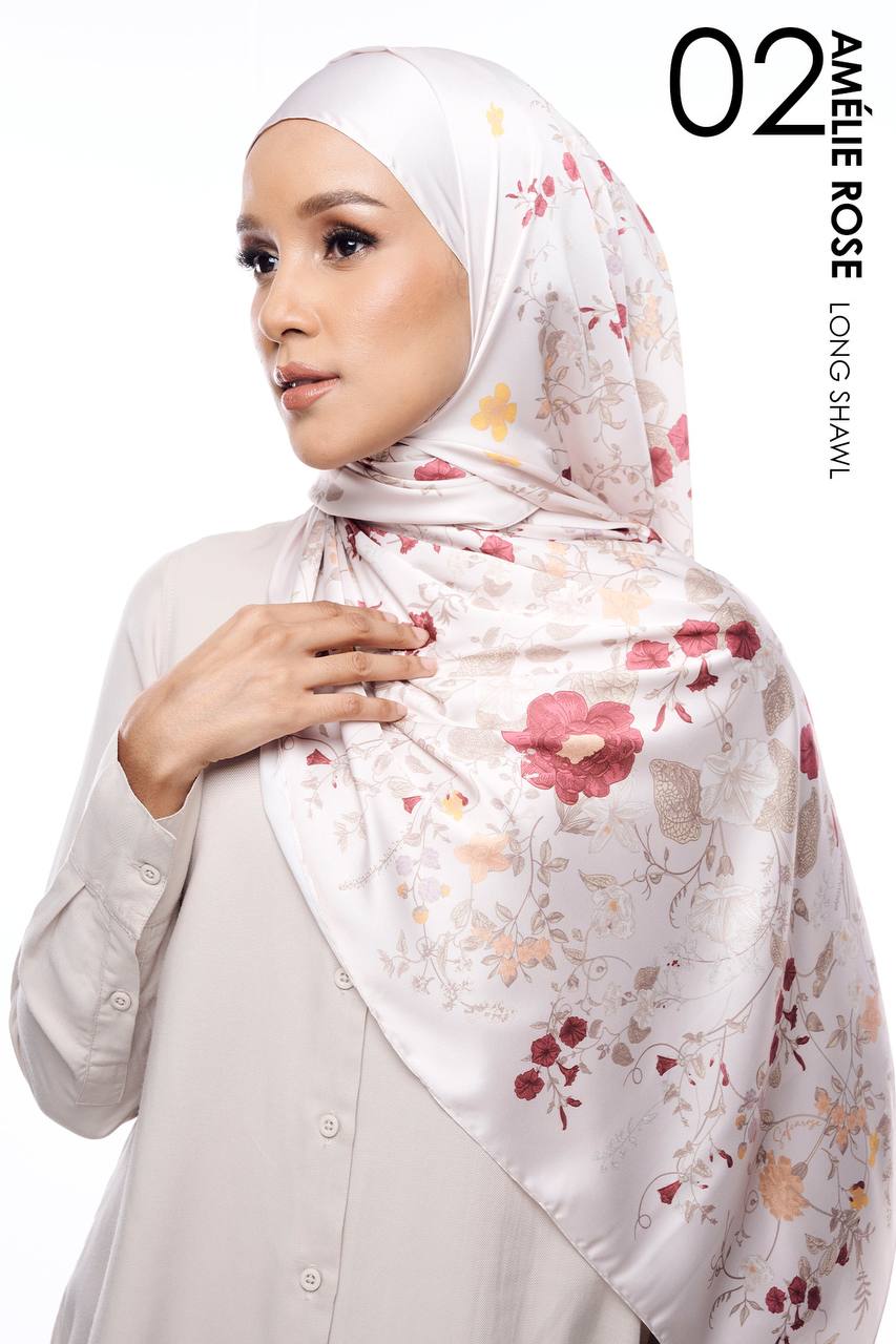 Amélie Rose in Althea (Shawl)