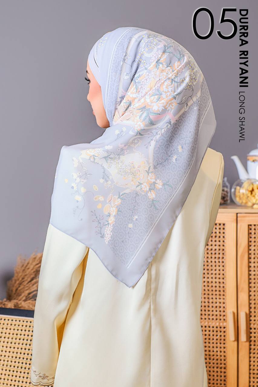 Durra Riyani in Dianita (Grey) Shawl