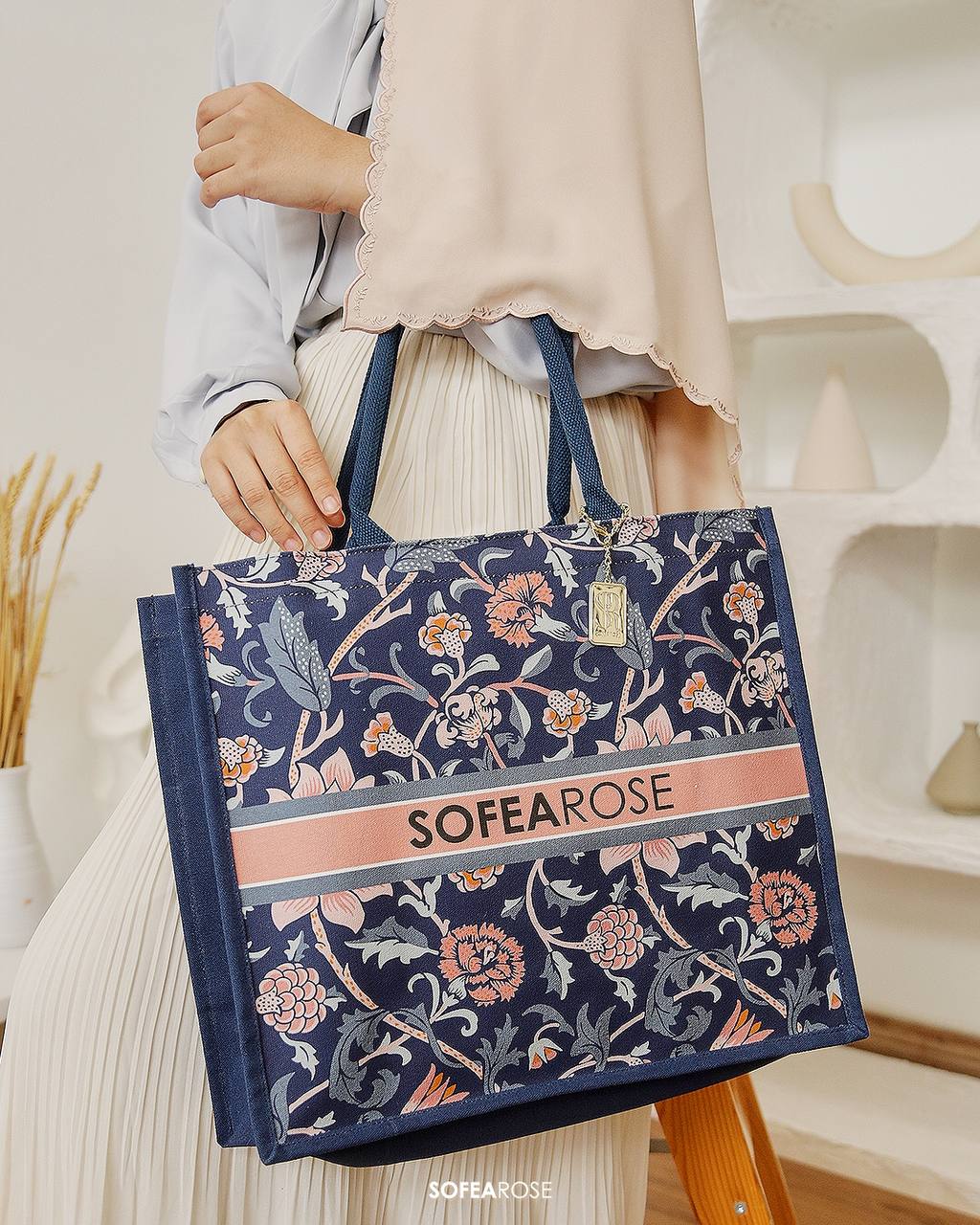 Tun Fatimah ToteBag in Loka (Blue)