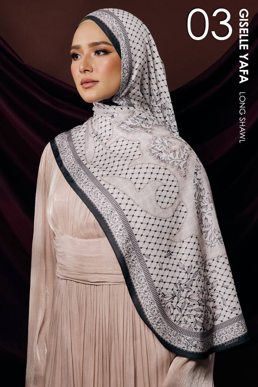 Giselle Yafa in White Black (Shawl)