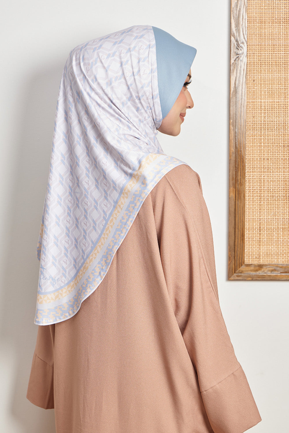 Janna Carla in 02 Light Grey