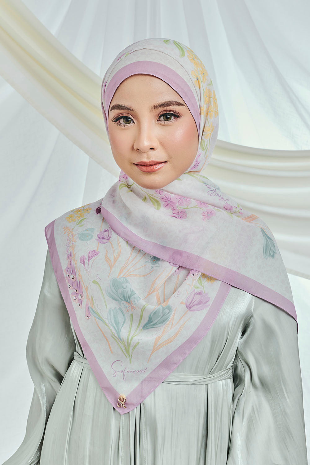 Nessa Alora in Peculiar Diana
