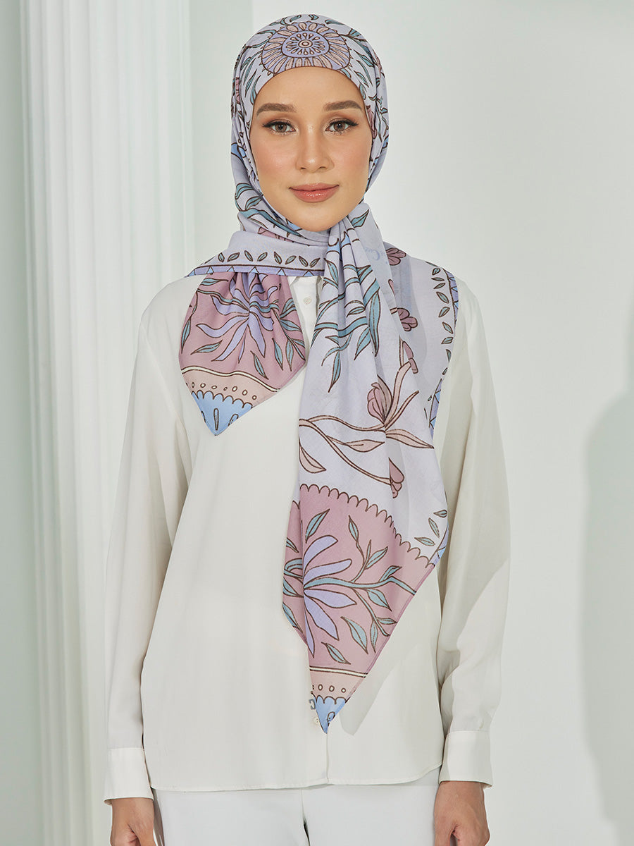 Juwita in Scarlet
