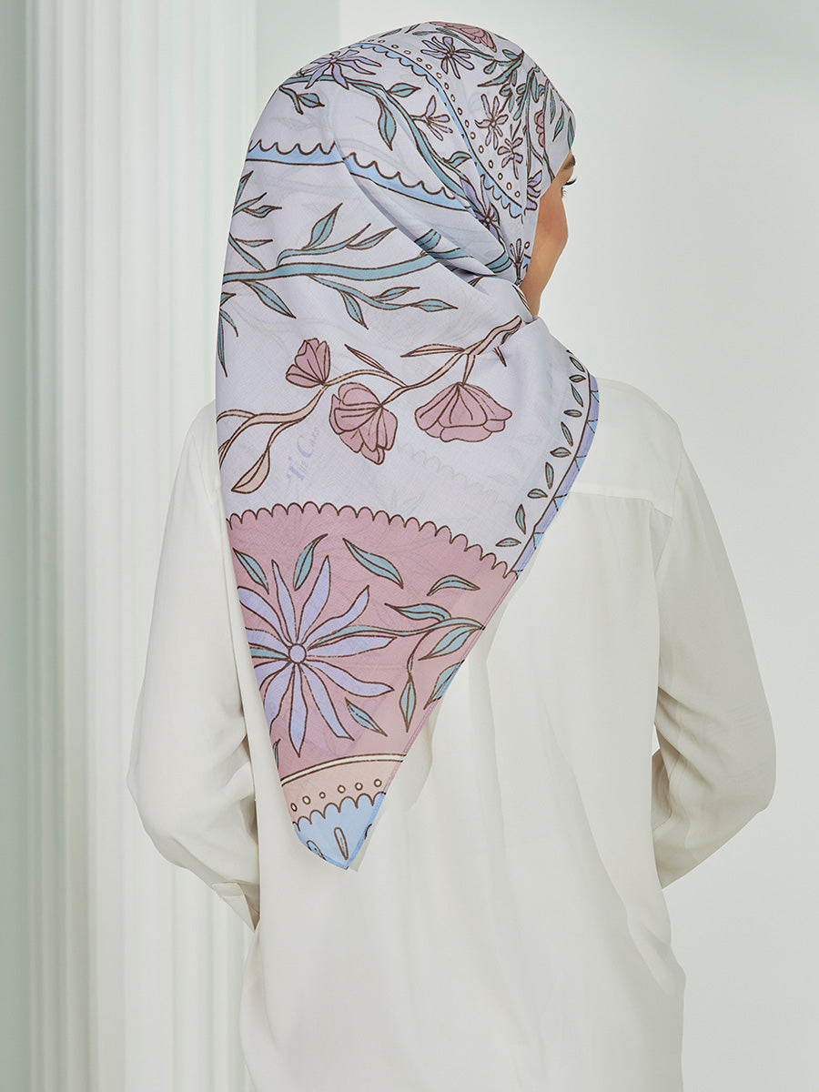 Juwita in Scarlet