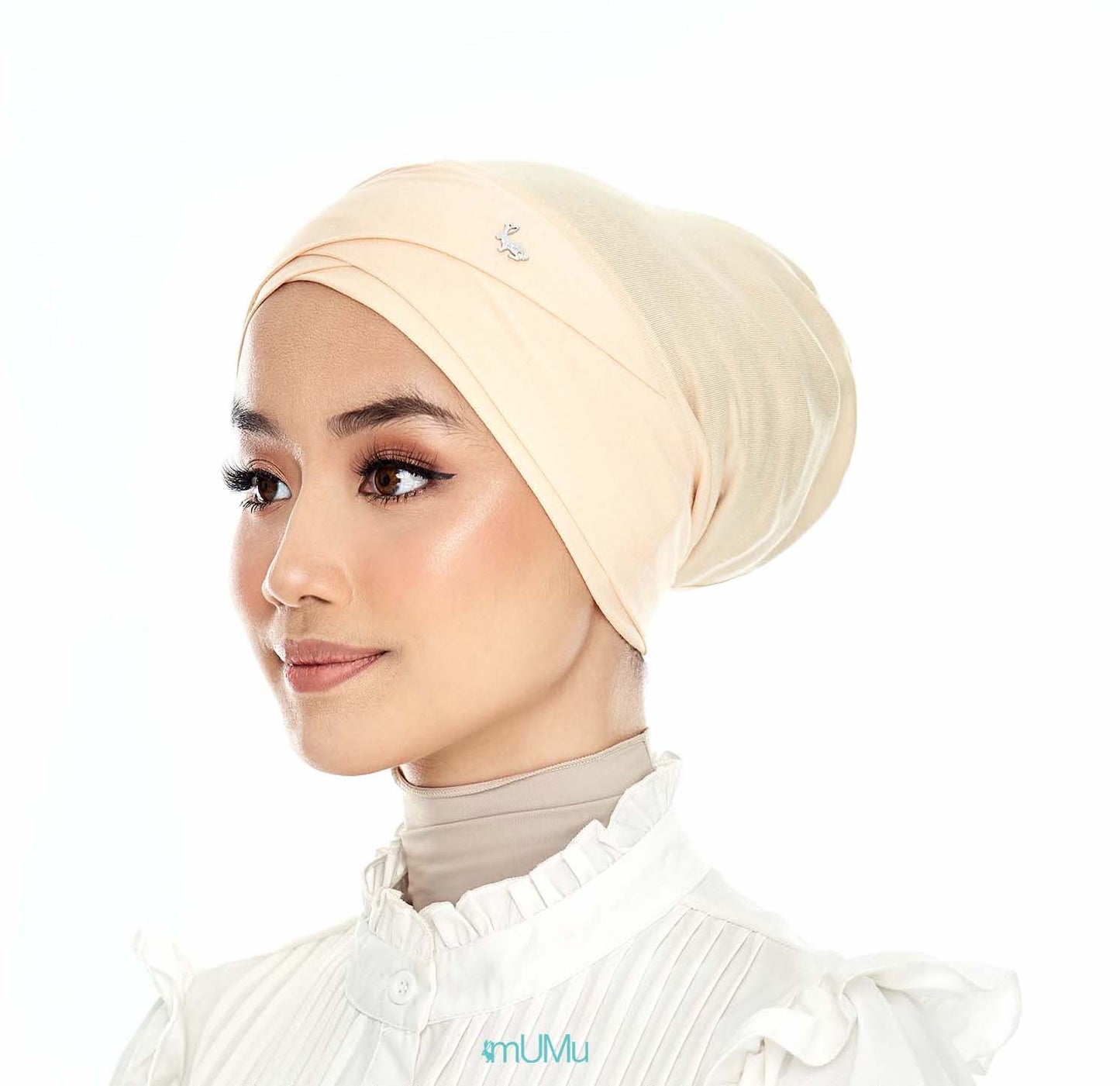 Criss Cross Snow Cap in Cream