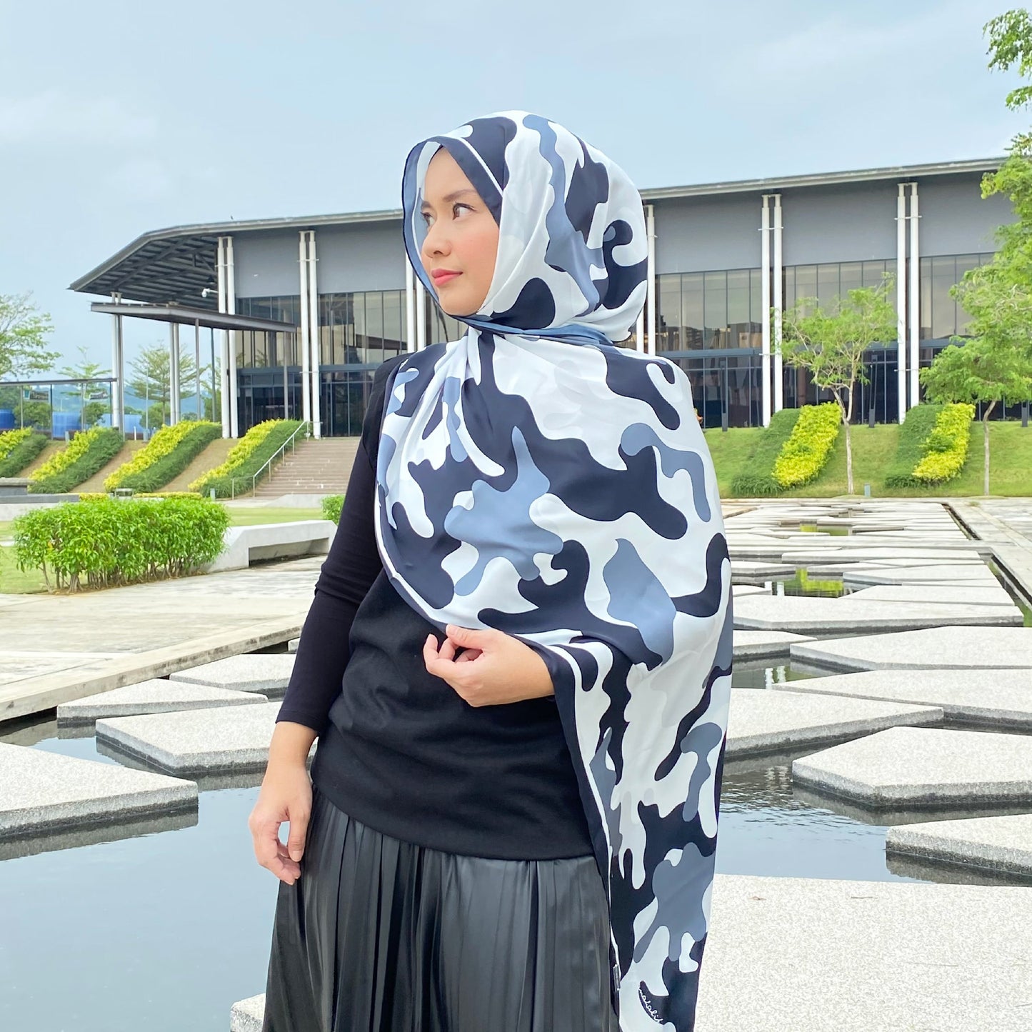 Printed Shawl Camo in Black & White