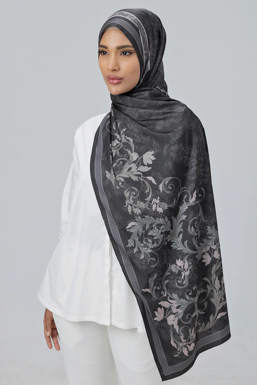 Baroque in Midnight Black