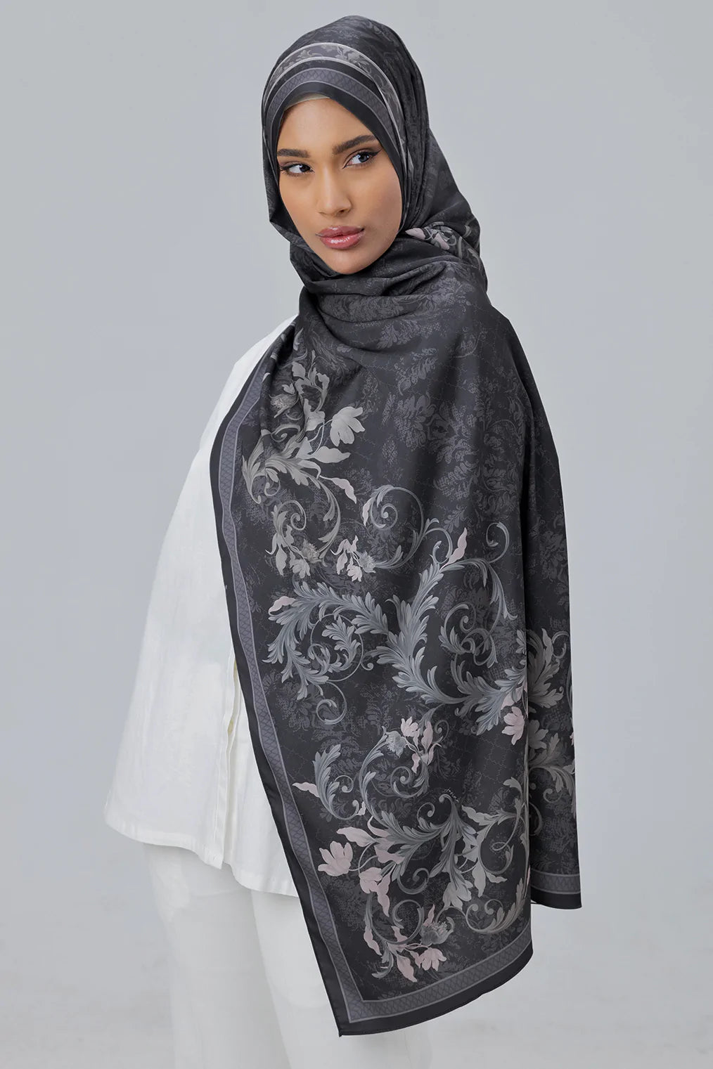 Baroque in Midnight Black