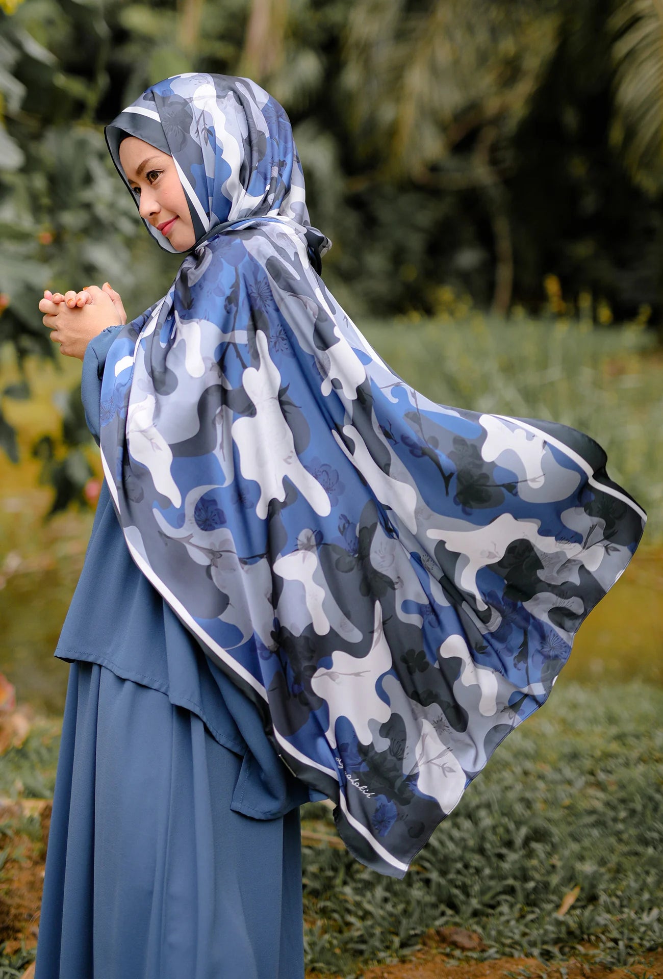 Spring Summer Camo Shawl in Nami River