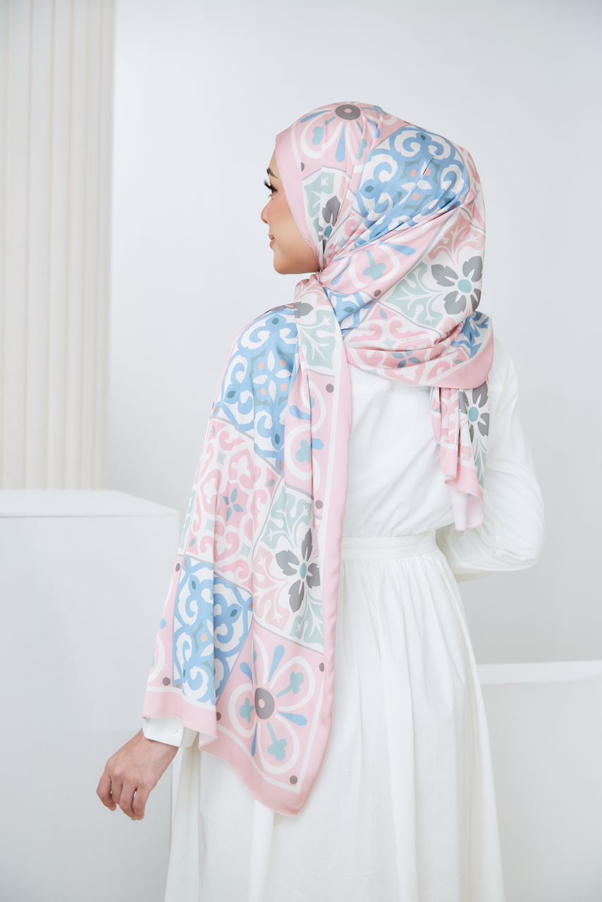 Ozel in Pink Shawl