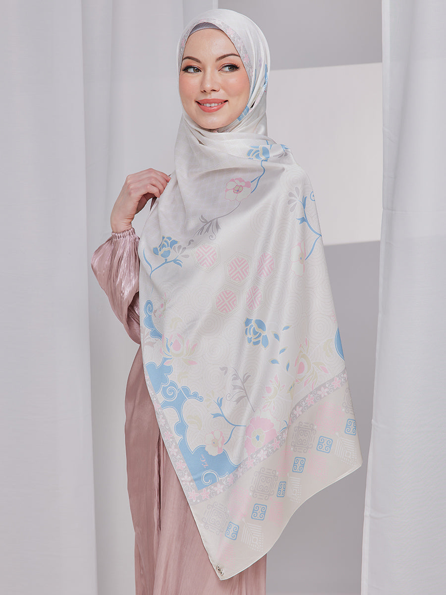 Nyonya Manis in Sarong