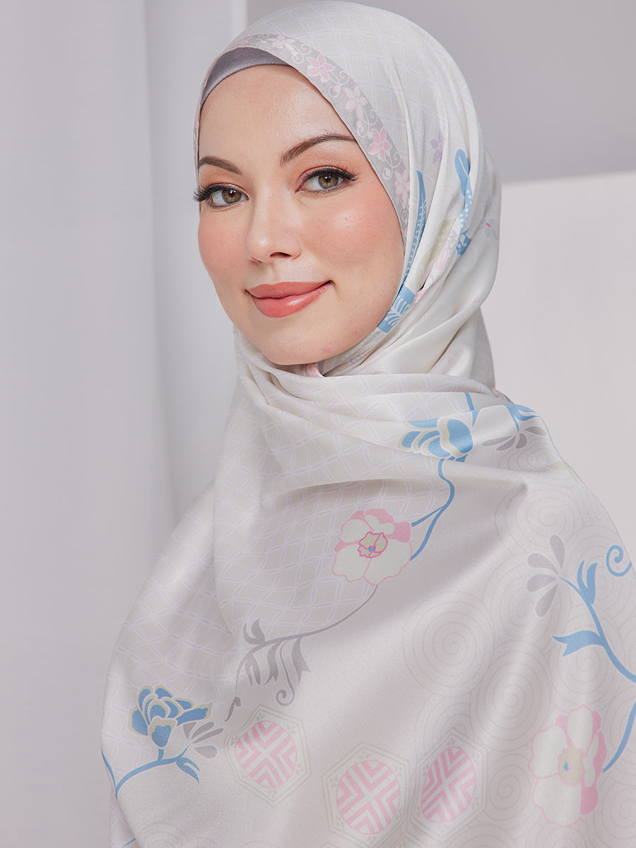 Nyonya Manis in Sarong
