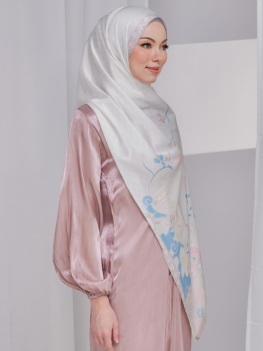 Nyonya Manis in Sarong