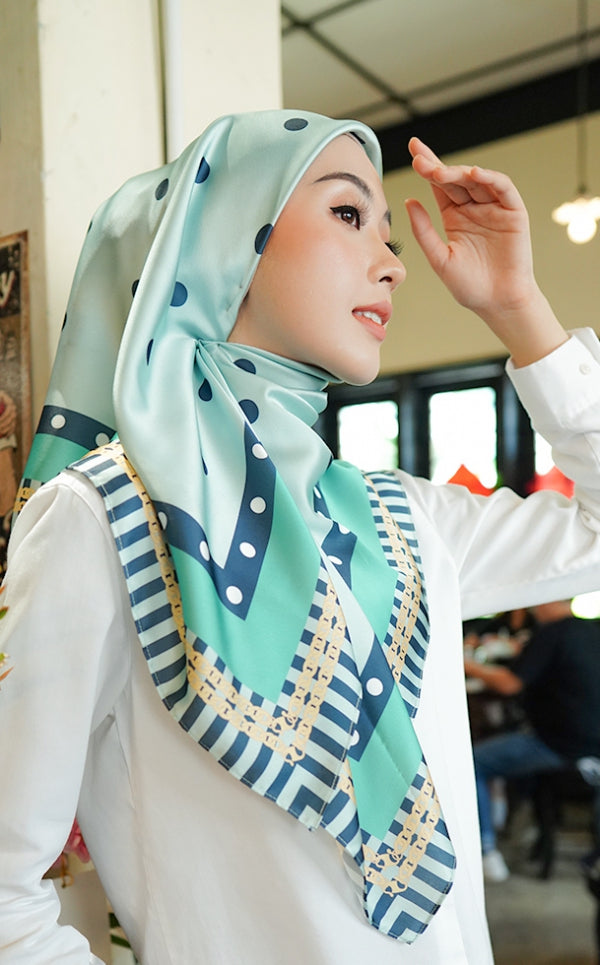 Molly in Turquoise