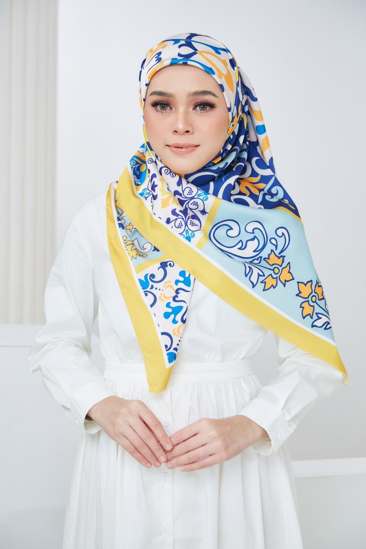Ozel in Yellow Square