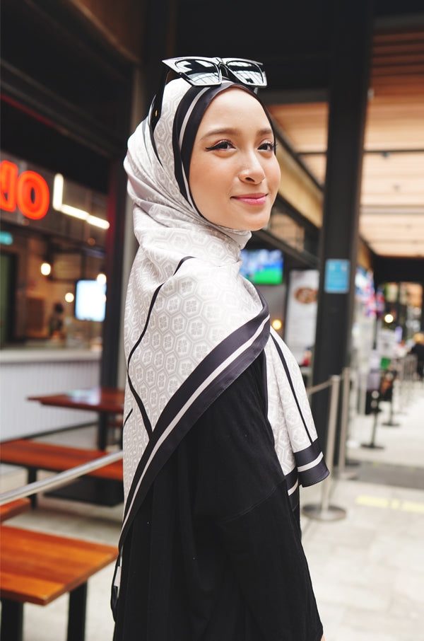 Audrey in Dark Grey