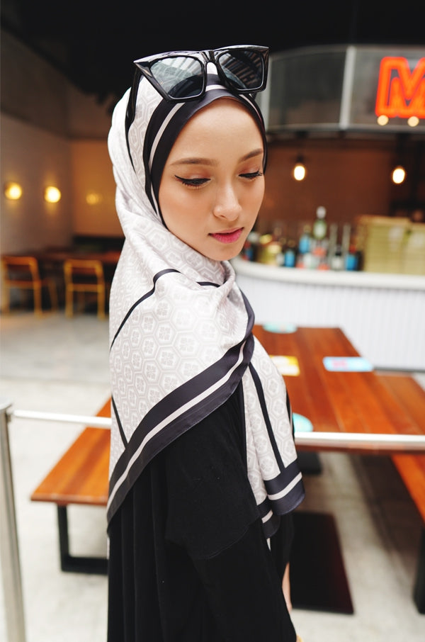 Audrey in Dark Grey