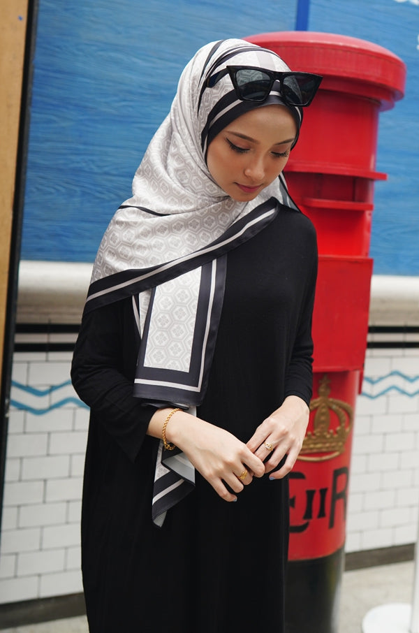 Audrey in Dark Grey